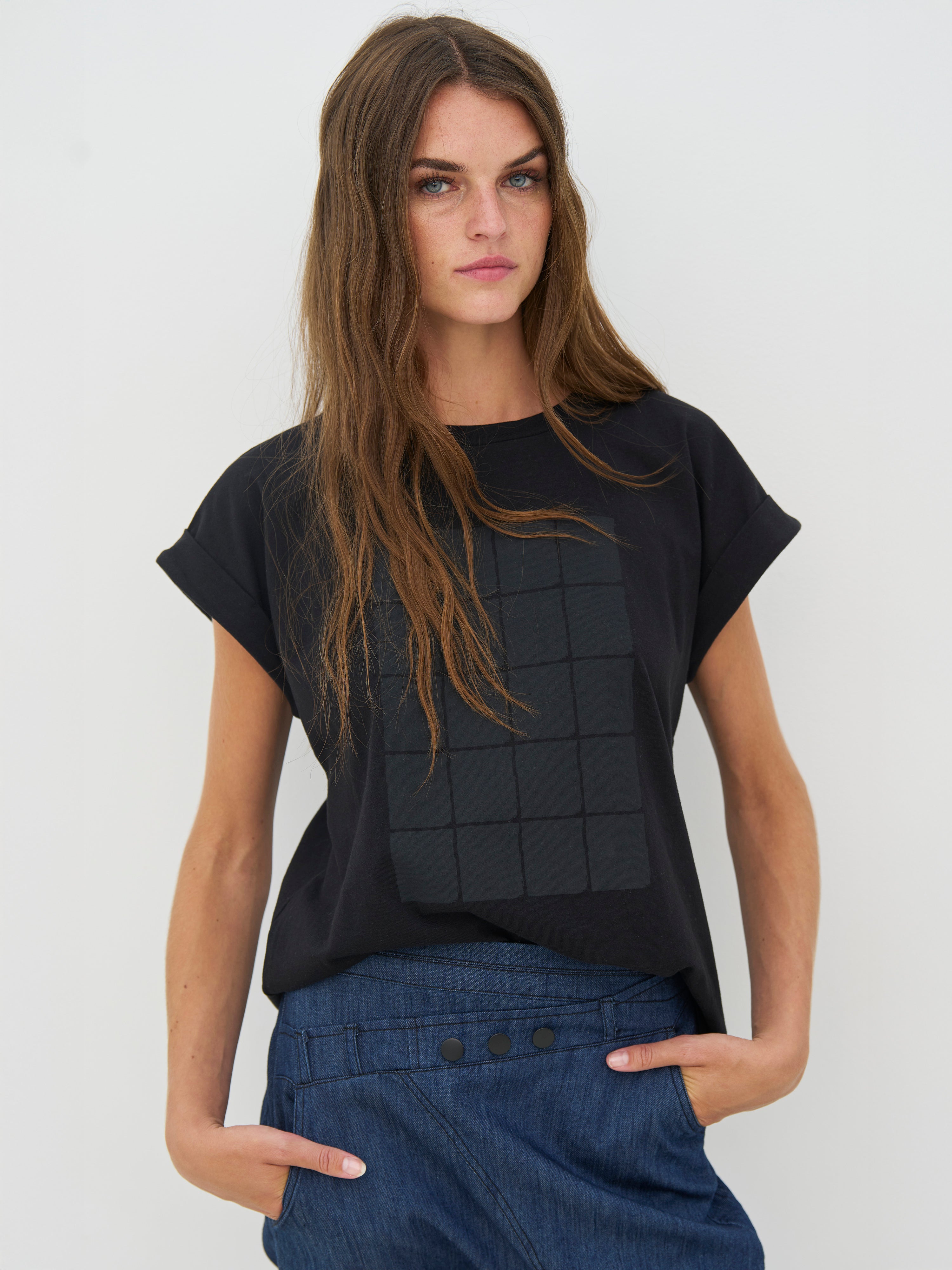 Zoyri | Modern Grid T-Shirt