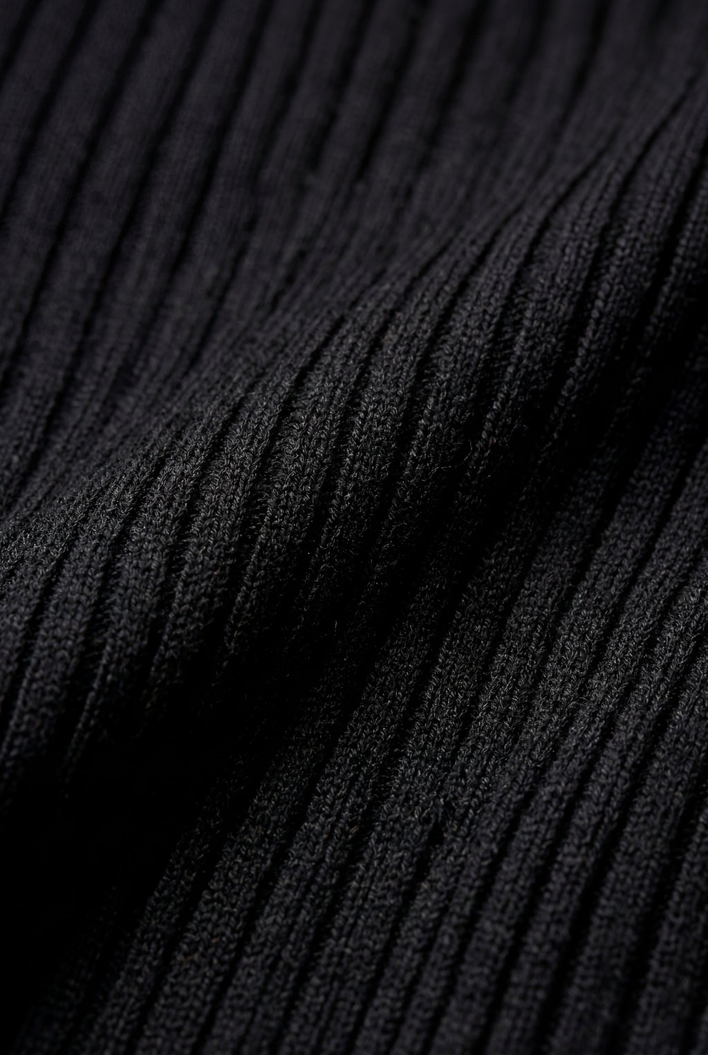 Zoyri | Essential V-Neck Sweater