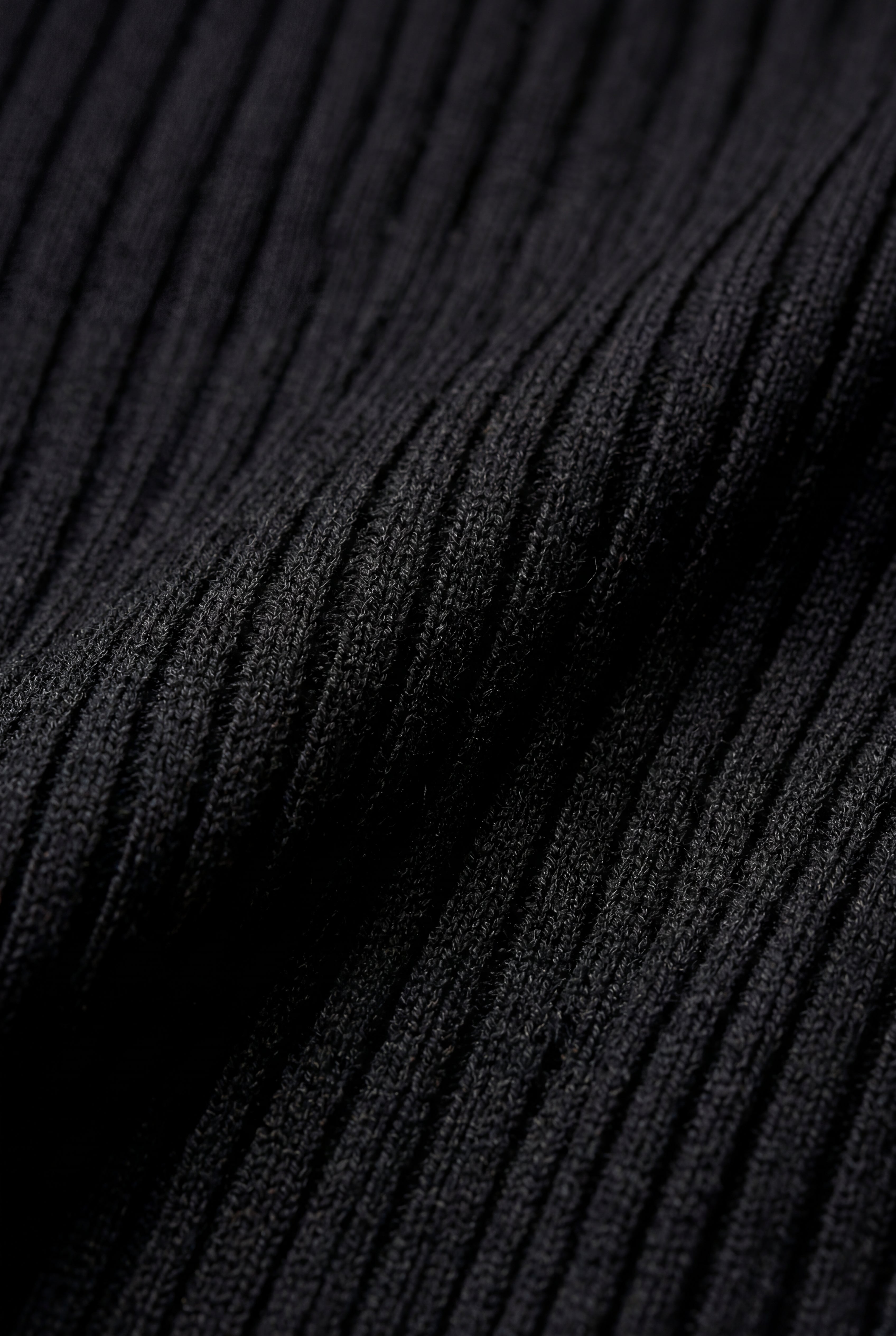 Zoyri | Essential V-Neck Sweater