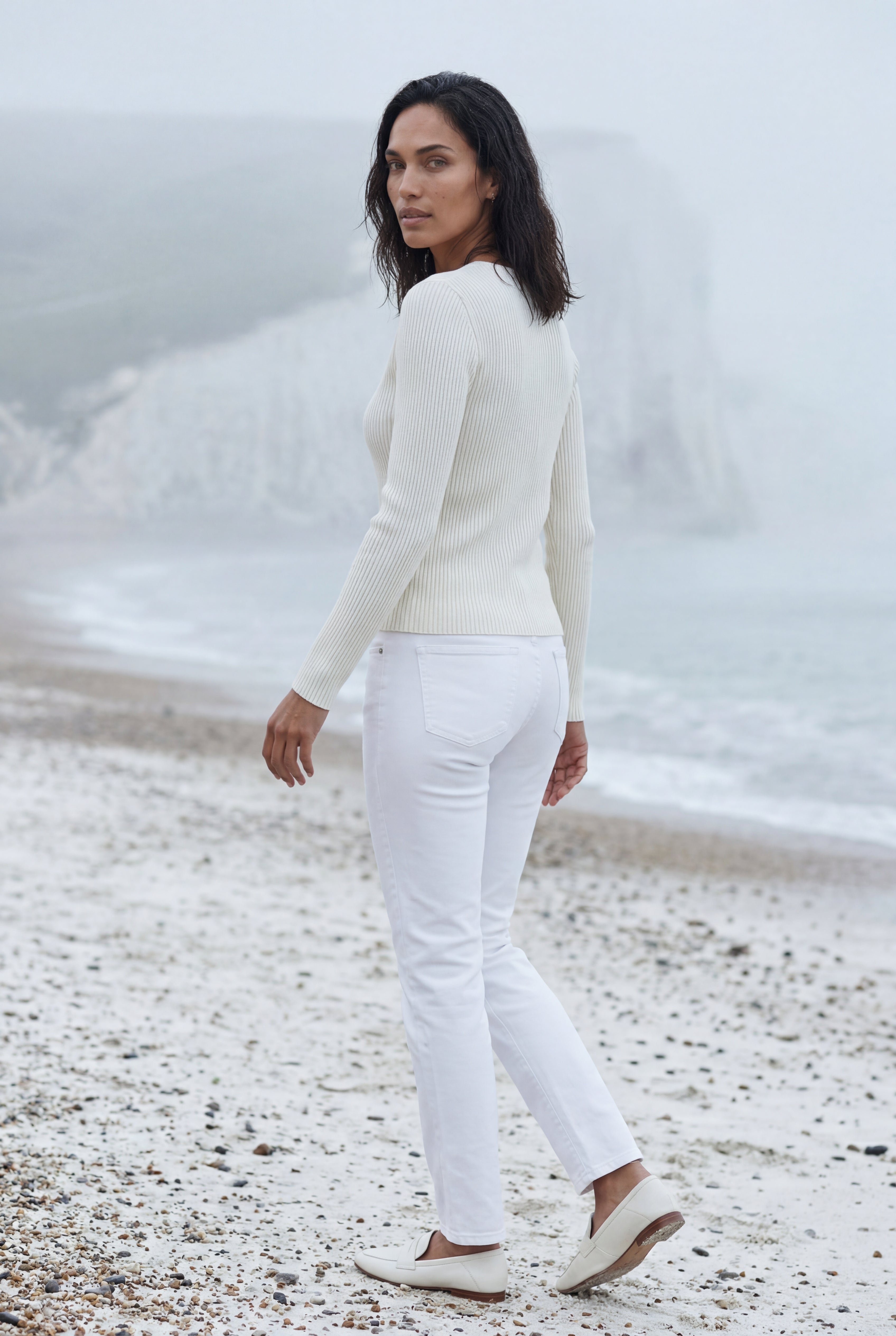 Zoyri | Essential V-Neck Sweater