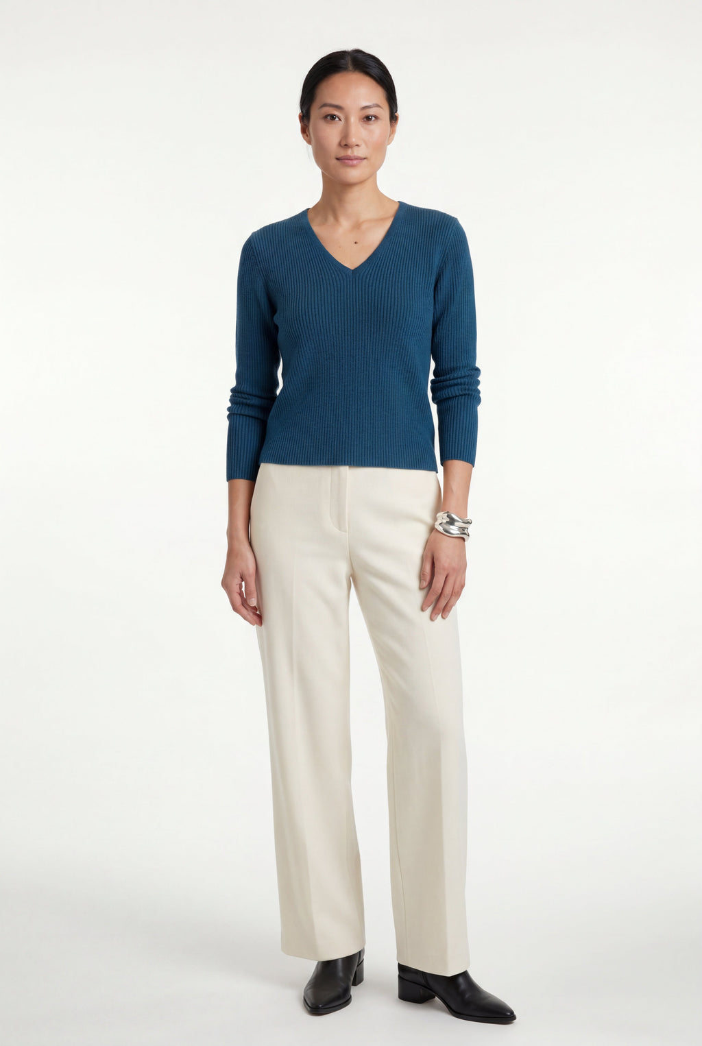 Zoyri | Essential V-Neck Sweater