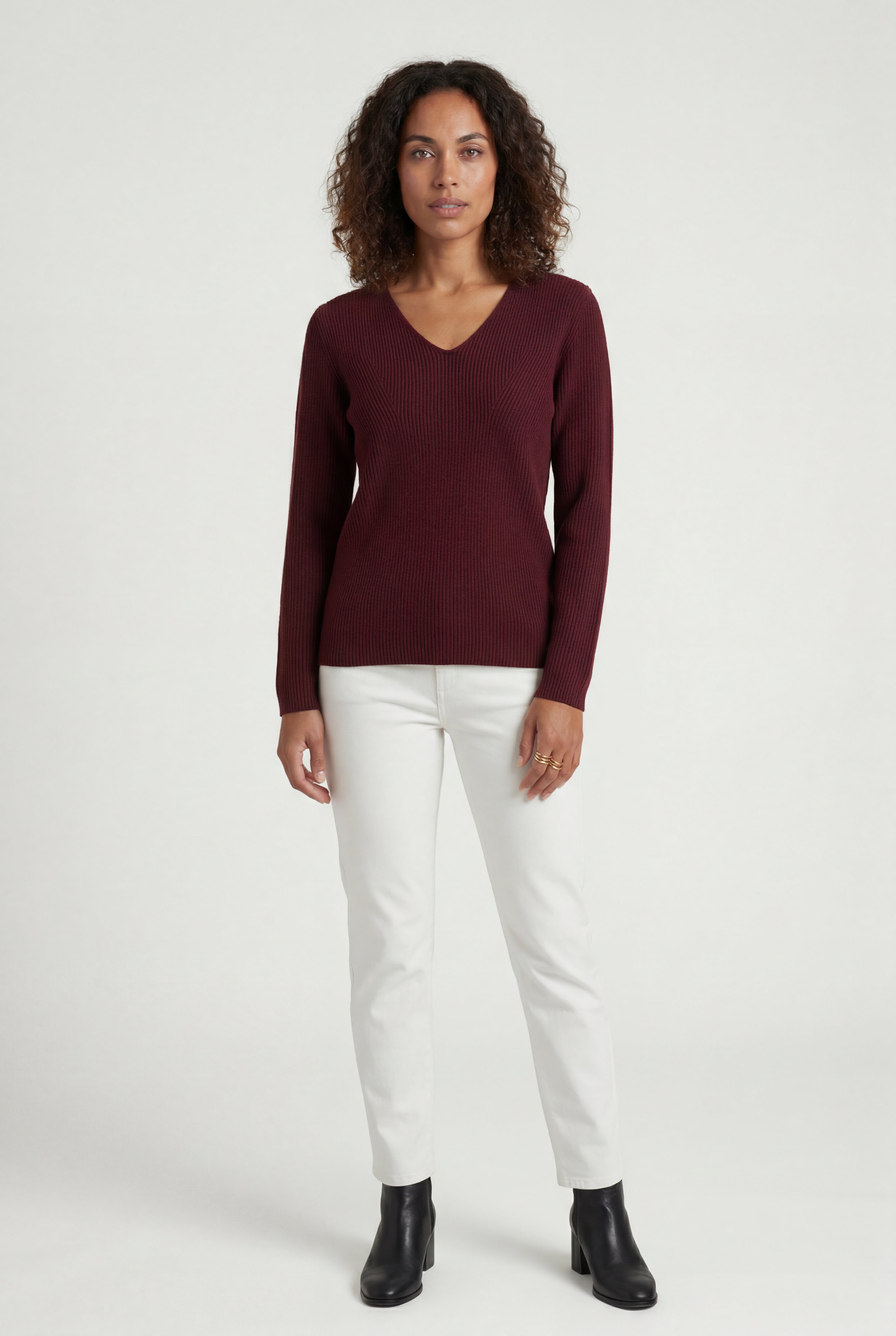 Zoyri | Essential V-Neck Sweater