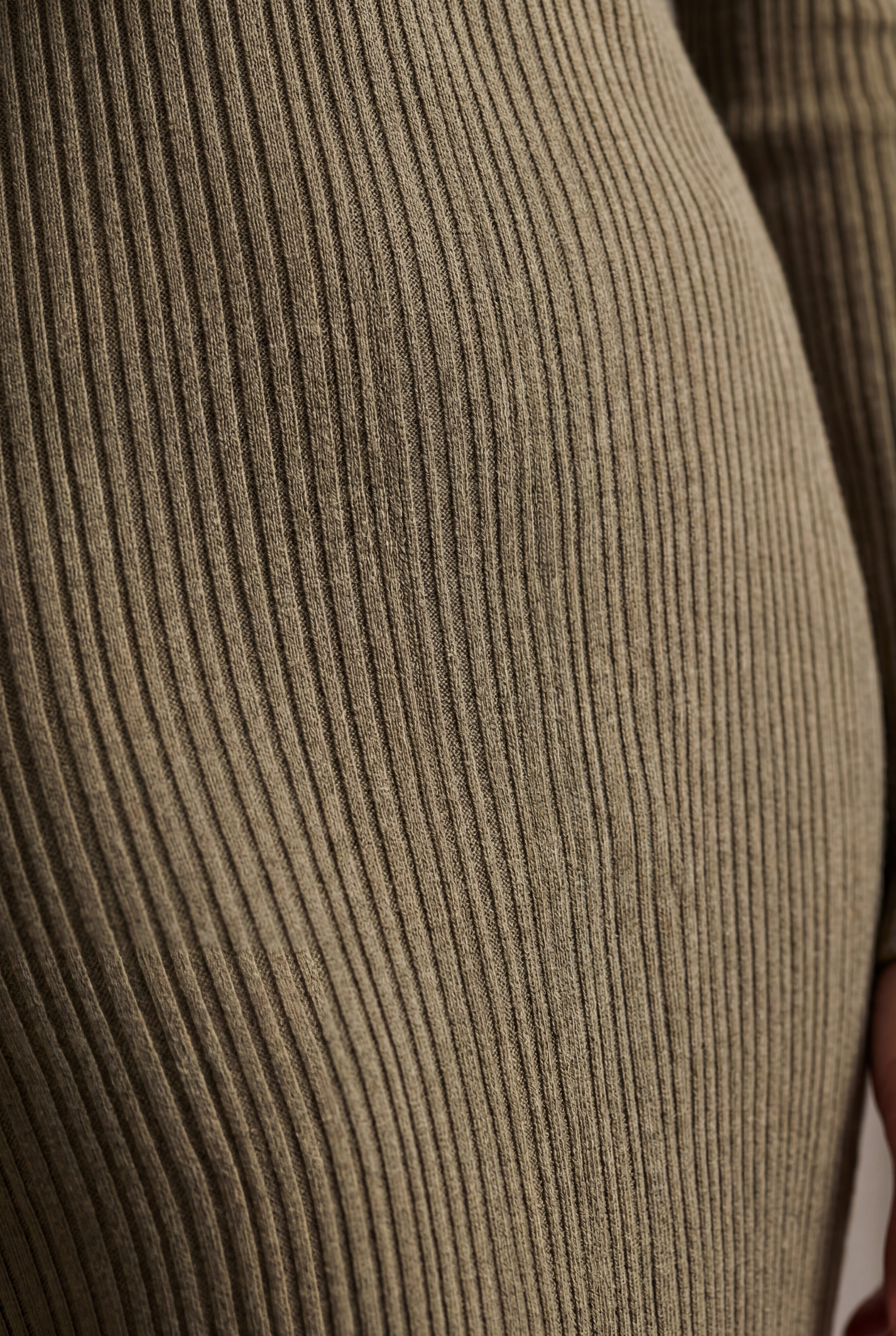 Zoyri | Off-Shoulder Ribbed Maxi Dress