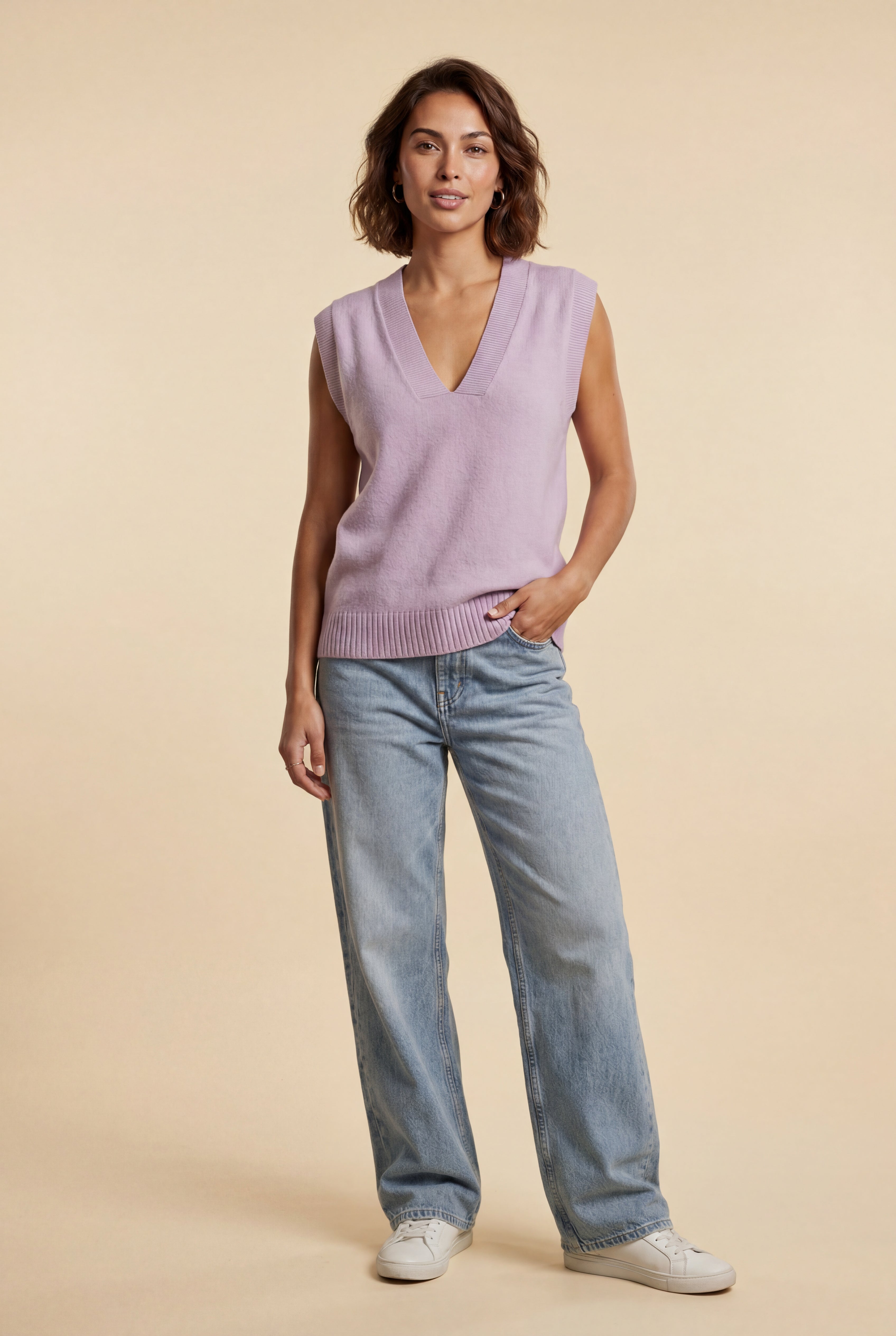 Zoyri | Minimal V-Neck Vest
